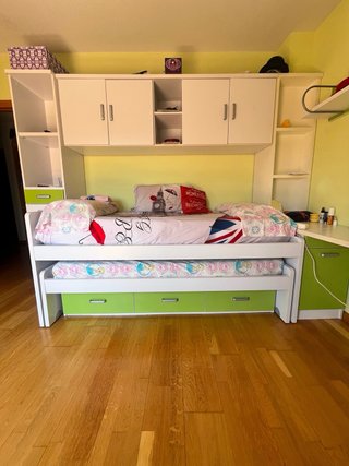 Habitacion con cama nido, balda y escritorio