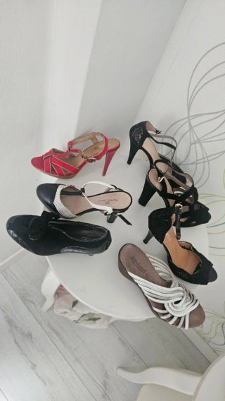 Sandalias de tacón elegantes