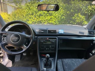 Audi A4 Año 2001 (Caja de cambios rota)
