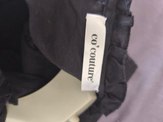 Blusa romántica negra con volantes