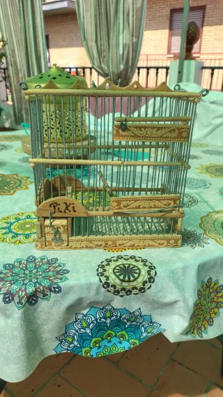 Jaula para jilgueros de madera