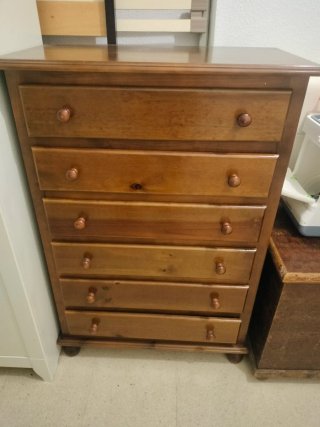 Cómoda de madera 6 cajones está en CIUDAD REAL