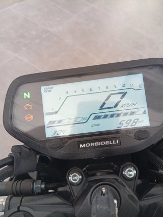 Moto Naked Gris