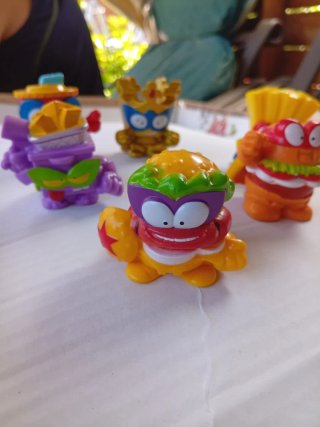 Figuras SuperThings Burger King