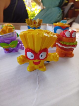Figuras SuperThings Burger King