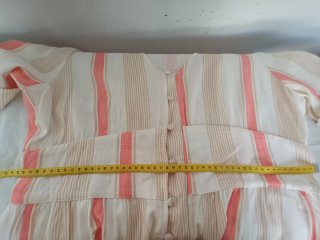 Vestido de rayas beige y rosa