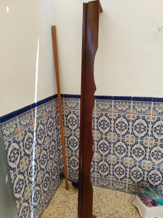 Galería de madera marrón
