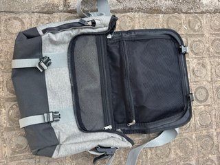 Bolsa Superdry Negra y Gris