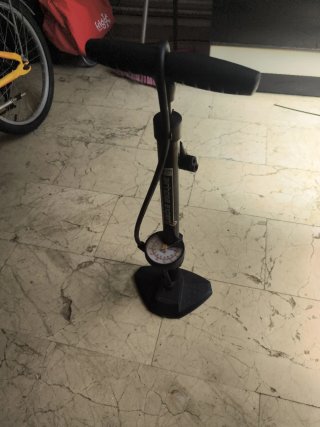 Bomba de aire para bicicleta con manómetro