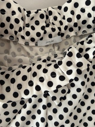 Shorts lunares blanco y negro