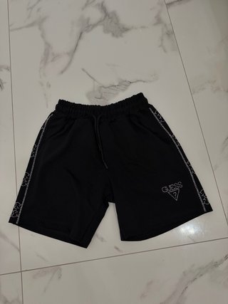 Conjunto Guess Negro Camiseta y Pantalón Corto