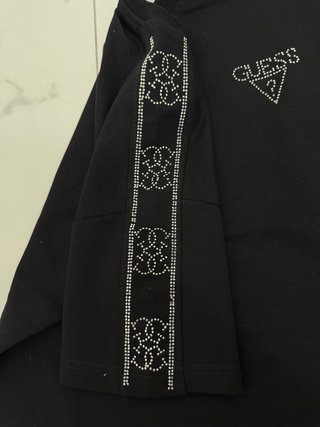 Conjunto Guess Negro Camiseta y Pantalón Corto
