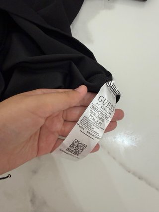 Conjunto Guess Negro Camiseta y Pantalón Corto