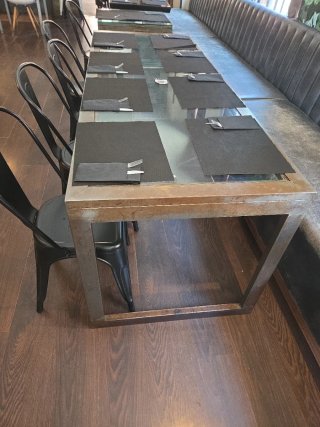 Mesa de restaurante metálica
