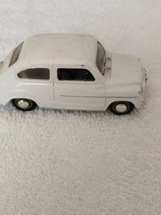 Maqueta Seat 600D 1963 1:43