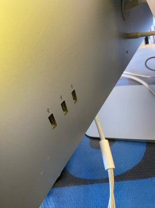 MacBook Air e Monitor Apple