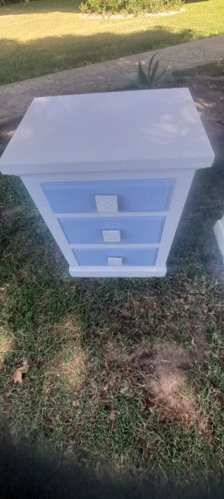 Cómoda infantil azul y blanca