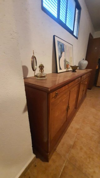 Cómoda antigua de madera grande