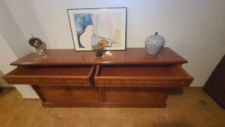 Cómoda antigua de madera grande