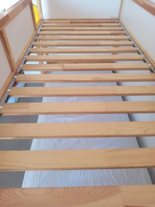 Cama alta IKEA madera