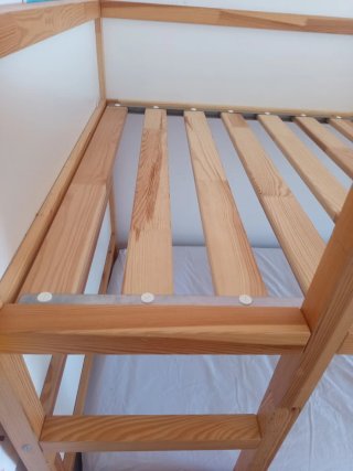 Cama alta IKEA madera