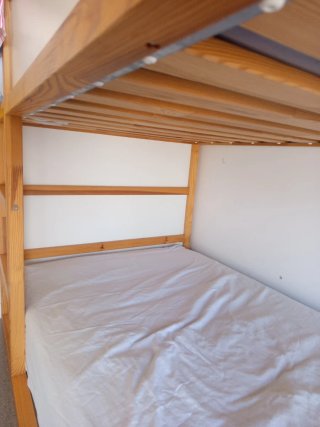Cama alta IKEA madera