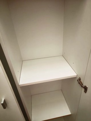 Armario de limpieza blanco