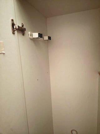 Armario de limpieza blanco