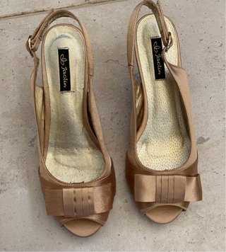 Zapatos Jactin Beige y Dorado Tacon Mujer