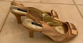 Zapatos Jactin Beige y Dorado Tacon Mujer