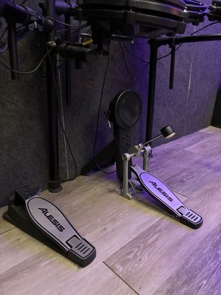Batería Electrónica Alesis Nitro Mesh Kit
