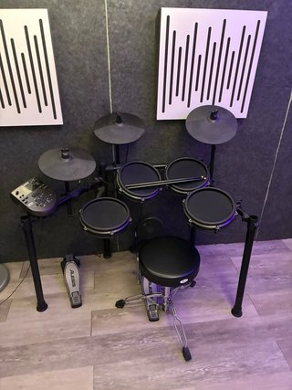Batería Electrónica Alesis Nitro Mesh Kit