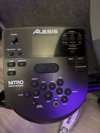 Batería Electrónica Alesis Nitro Mesh Kit