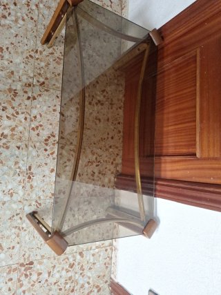 Mesa de cristal y madera