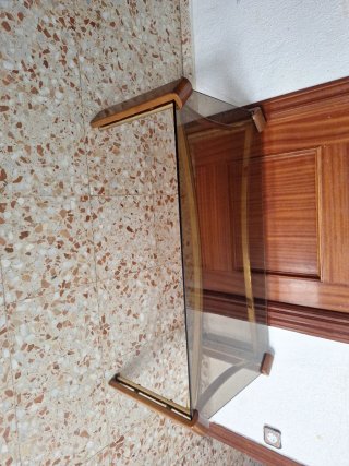 Mesa de cristal y madera