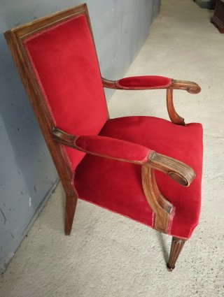 Sillón antiguo terciopelo rojo y madera