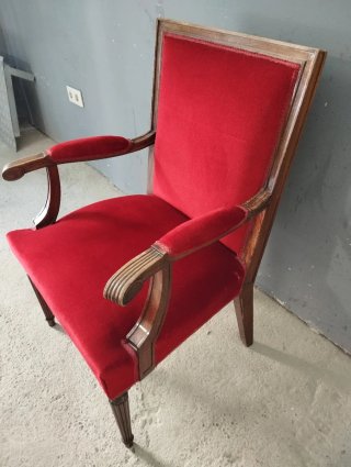 Sillón antiguo terciopelo rojo y madera