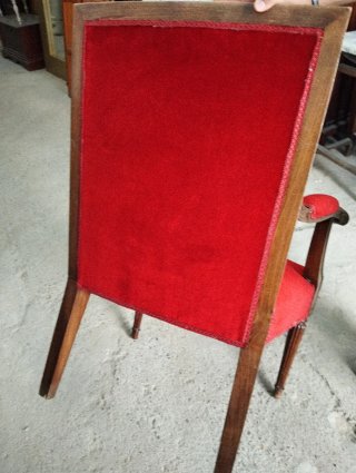 Sillón antiguo terciopelo rojo y madera