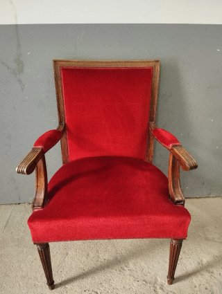 Sillón antiguo terciopelo rojo y madera