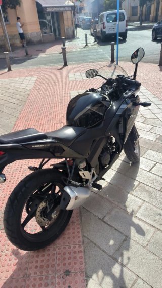 Honda CBR 125 Negra