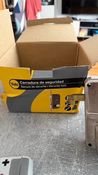 Cerradura Seguridad Yale con Llave y Escudo