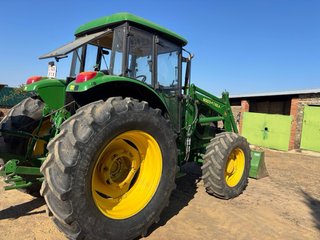 Tractor John Deere 6515 con pala