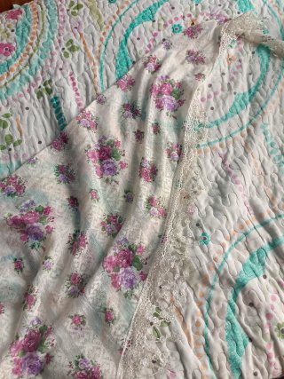 Pañuelo floral con encaje