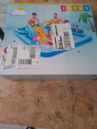 Piscina Infantil Intex con tobogán y muñecos