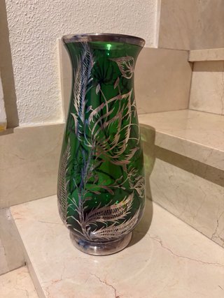 Jarrón cristal verde esmeralda, sobrepuesto plata
