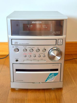 Minicadena Aiwa XR-EM50 + altavoces + mando