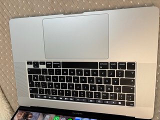 MacBook Pro 16” 2019 i7 16GB Plata