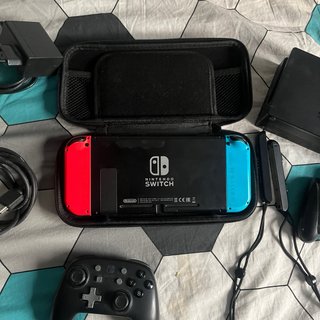Nintendo Switch Negra, Roja y Azul