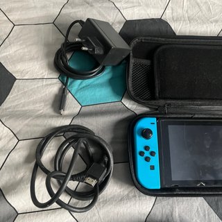 Nintendo Switch Negra, Roja y Azul