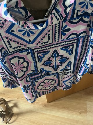 Camiseta Zara Estampada Azul y Rosa